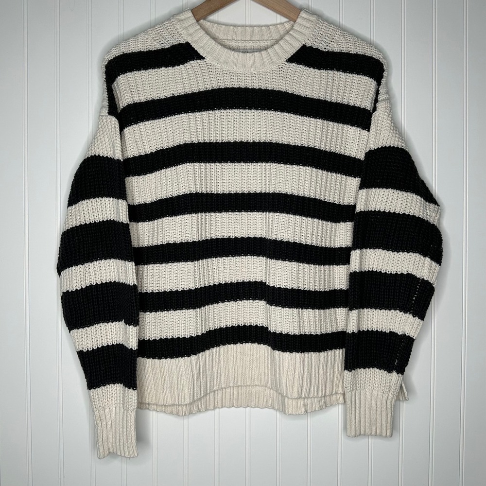 American Eagle Womens Sweater XS Black White Striped Chunky Knit Oversized